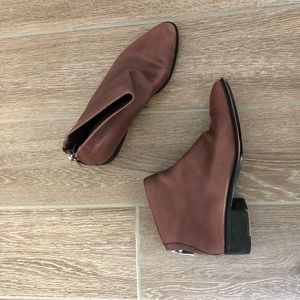 Burgundy pointed booties